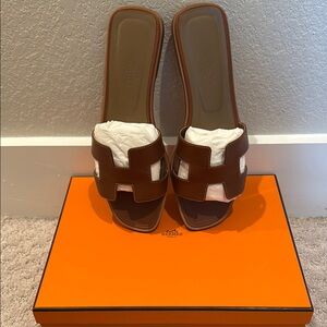 Women's Hermès gold sandals in size 38, used.